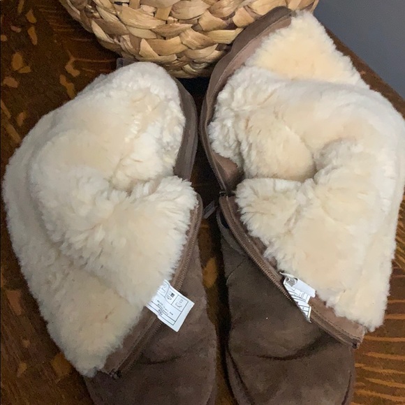 Big girl brown Ugg with 3 buckles - Picture 8 of 8